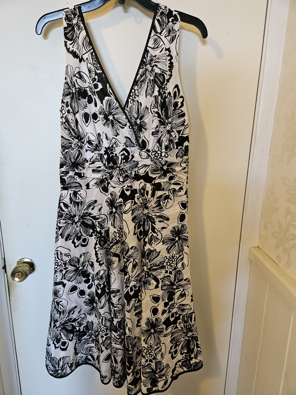 Fashion Bug Black & White Floral V-Neck Women’s Dress